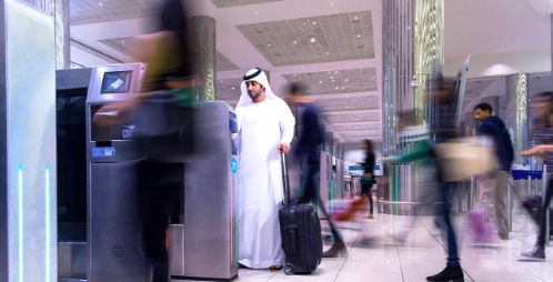 迪拜智慧机场的智能闸门（Smart Gates）进入
